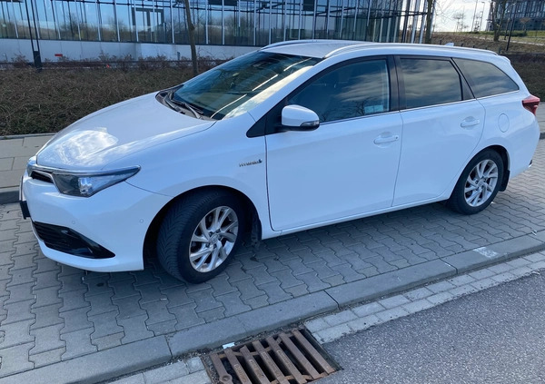 Toyota Auris cena 62000 przebieg: 133000, rok produkcji 2017 z Kraków małe 211